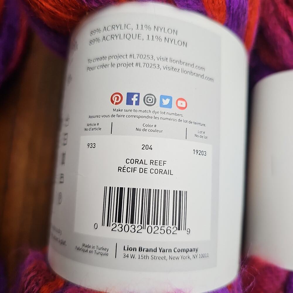 6 SKEINS LION BRAND YARN TOTALLY TUBULAR - Picture 2 of 4